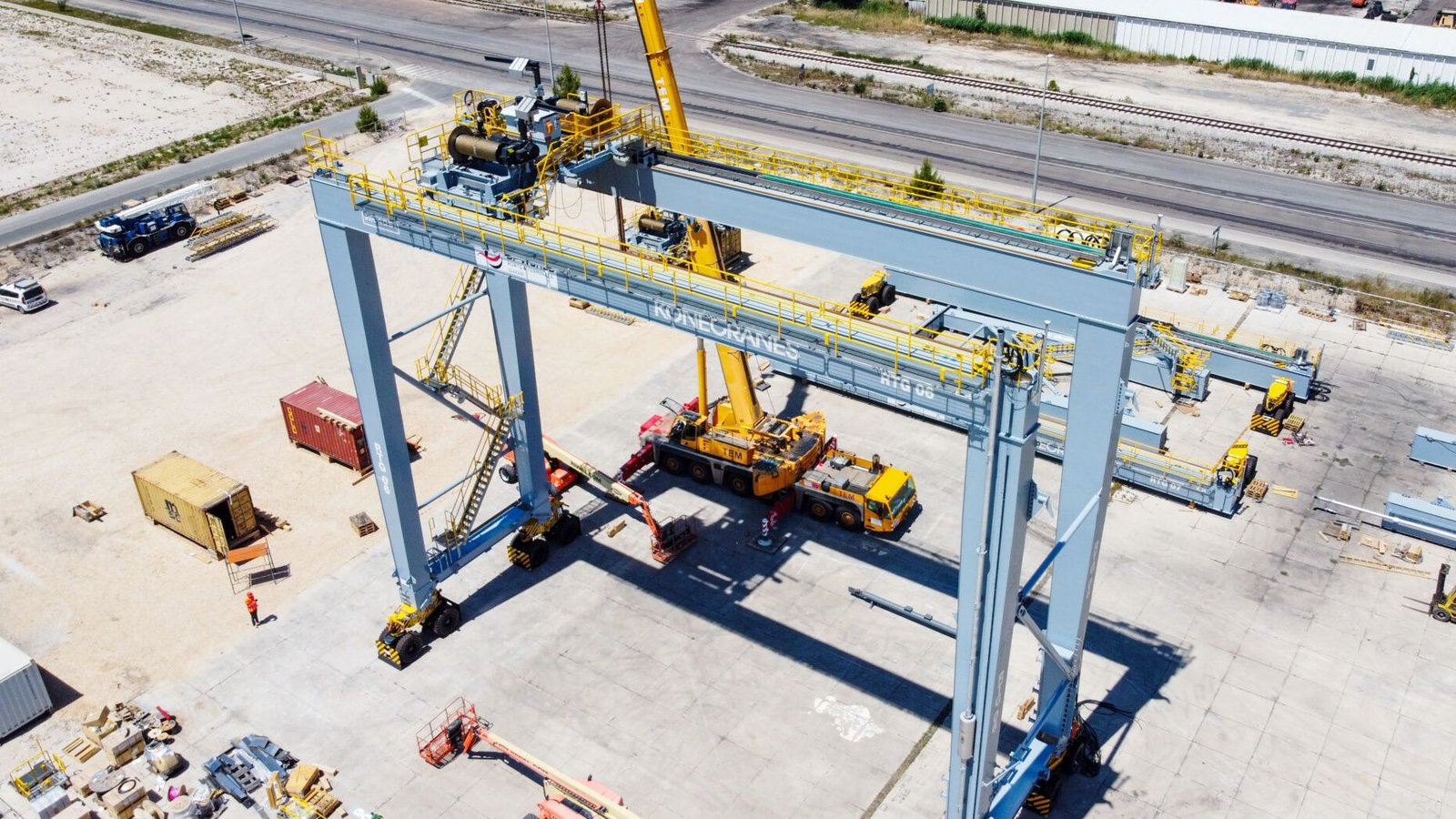 Global Overhead Cranes Market Targets $7.6 Billion by 2032 as Automation and Infrastructure Drive Demand
