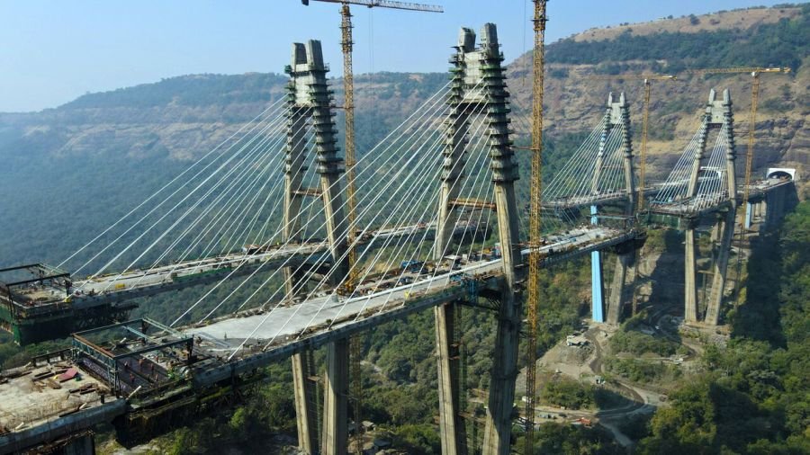 Potain Lends Lifting Power to Bridge Project on Indian Expressway Network