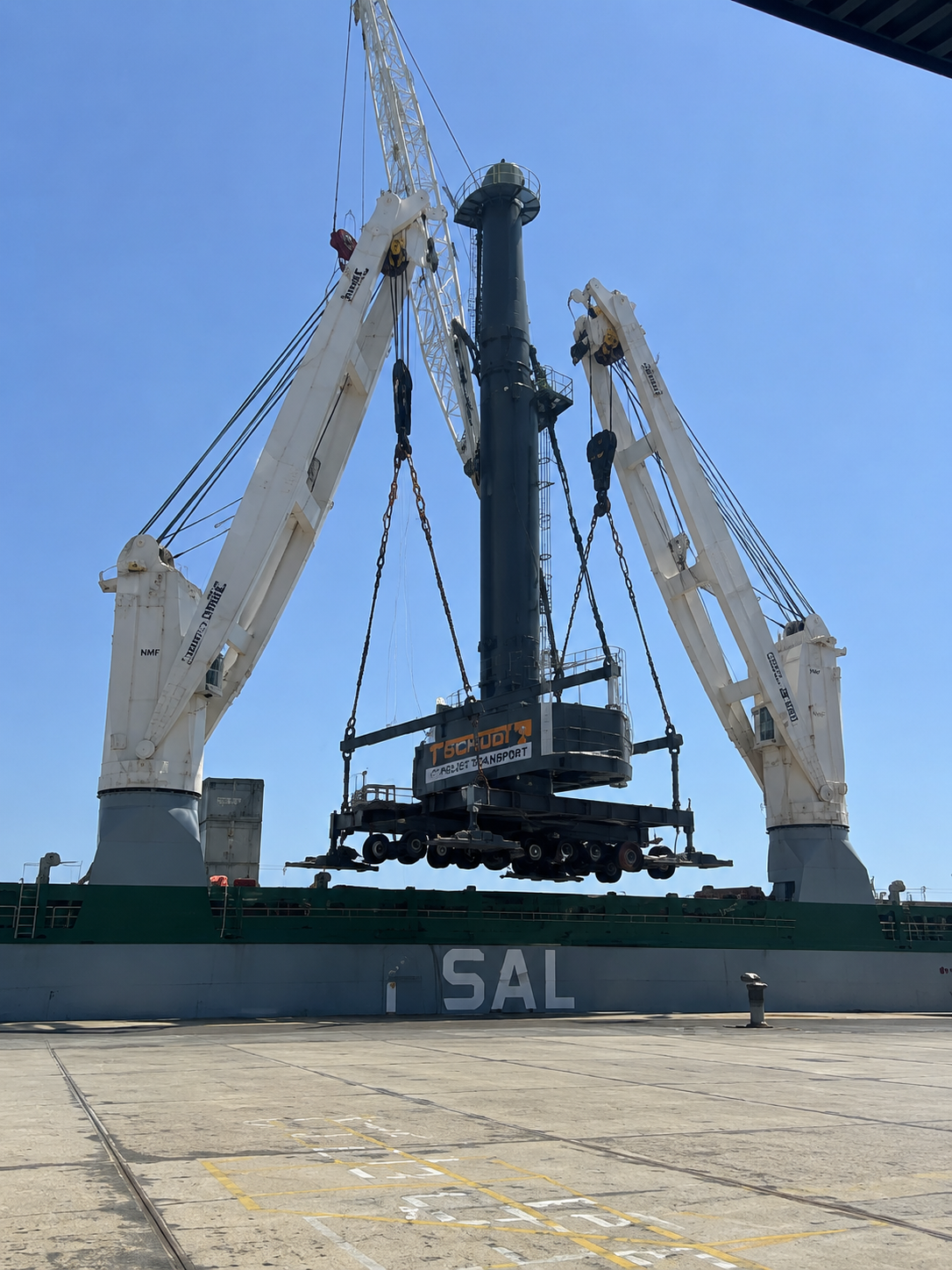 Khoms Port Boosts Capacity With New Liebherr LHM 550 Crane