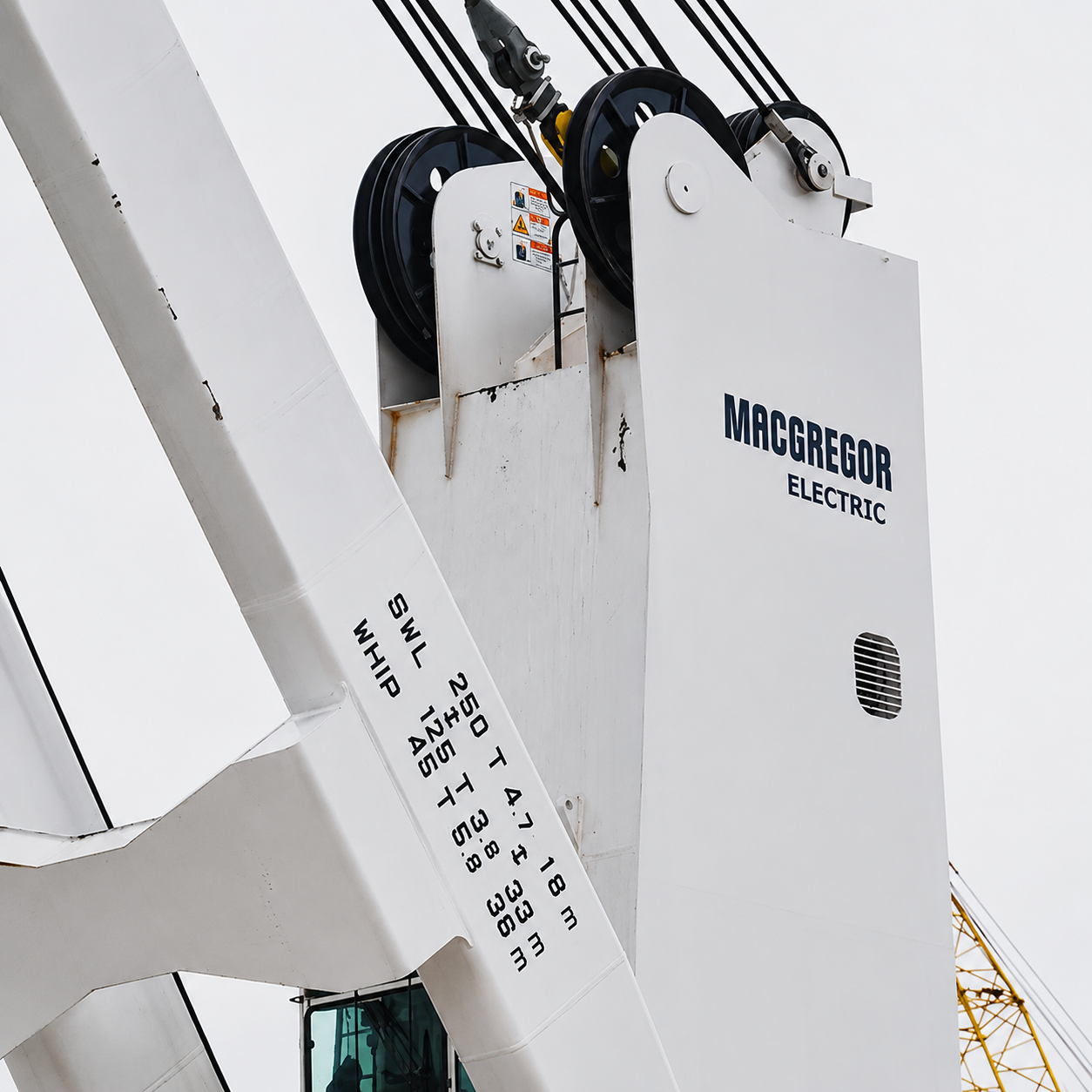 Electric Cranes Gain Ground in Maritime Sector