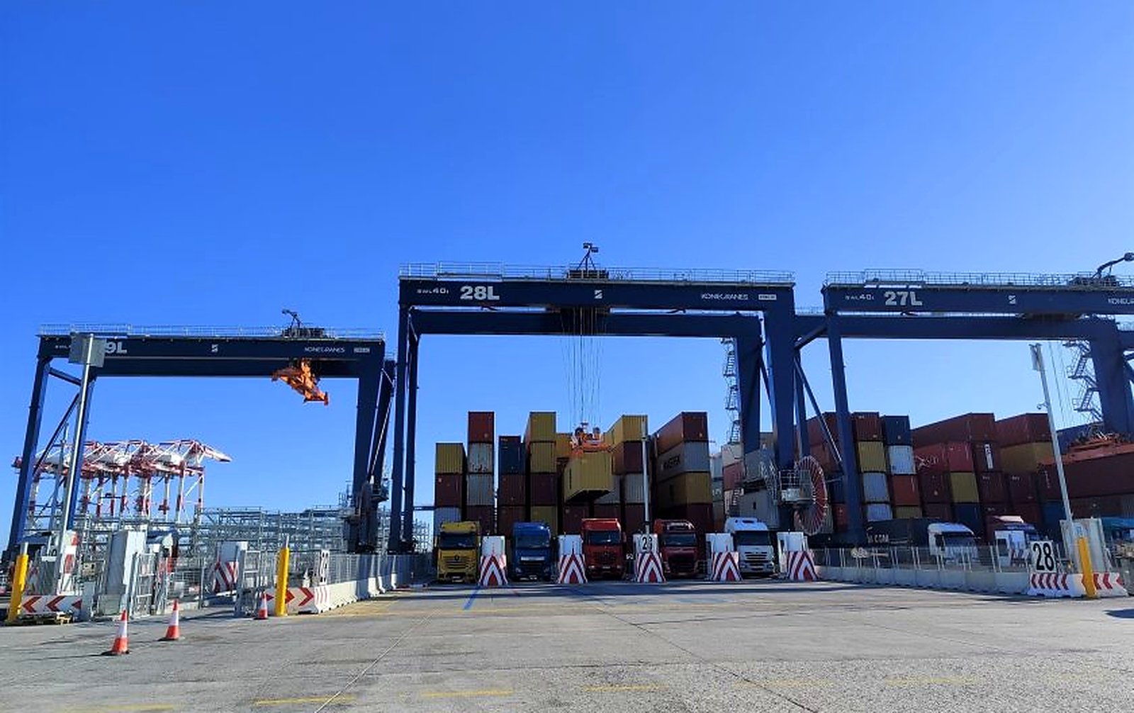 Hutchison Ports BEST Commissions Two New STS Cranes